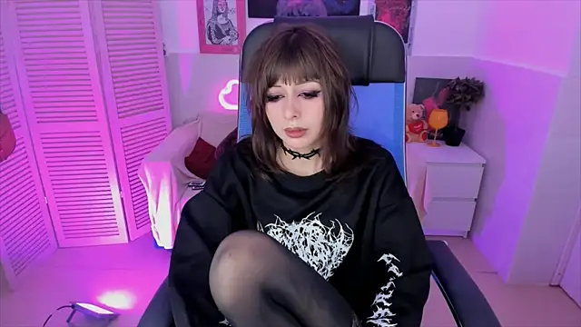 CrystallBloom online show from 11-05-25, 04:10