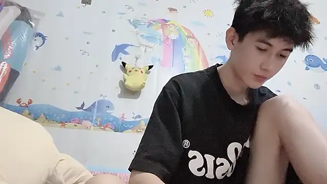 Snapshot of xiaojie2563 chatting on 10-21-25, 04:06 xiaojie2563 online show from 10-21-25, 04:06
