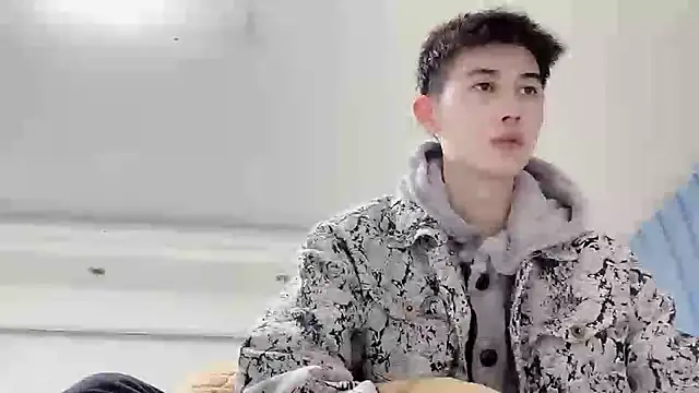 xiaojie2563 online show from 12-04-25, 10:47