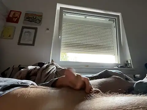 xmilolivex online show from 04-17-26, 03:59