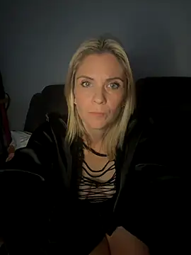 Lexi-Lux-X online show from 10-23-25, 02:10