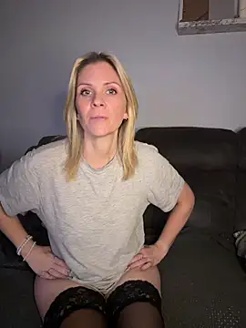 Lexi-Lux-X online show from 11-15-25, 02:21