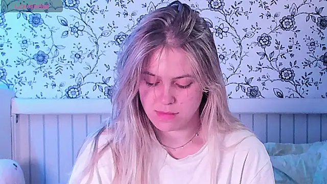 Snapshot of AngelAnty chatting on 06-24-26, 03:32 AngelAnty online show from 06-24-26, 03:32