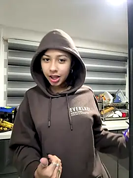 lynn9000 online show from 11-23-25, 03:16