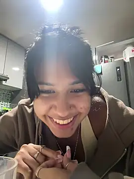 lynn9000 online show from 09-29-25, 04:41