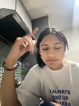 lynn9000 online show from 11-18-25, 05:33