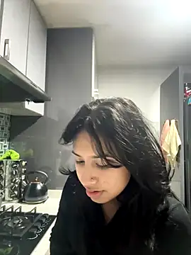 lynn9000 online show from 10-25-25, 05:06