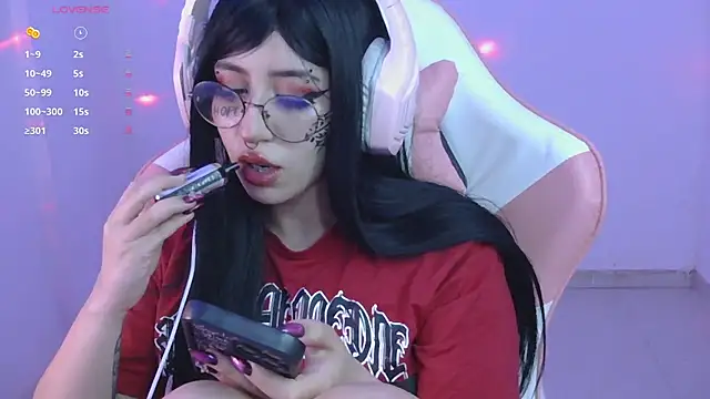 Hachiko Love online show from 10-31-25, 03:47