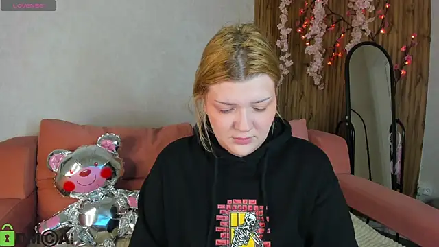 Michele Greenn online show from 03-27-26, 01:14