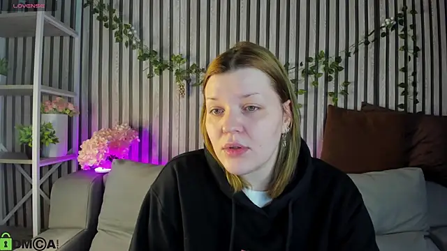 Michele Greenn online show from 02-14-26, 01:06