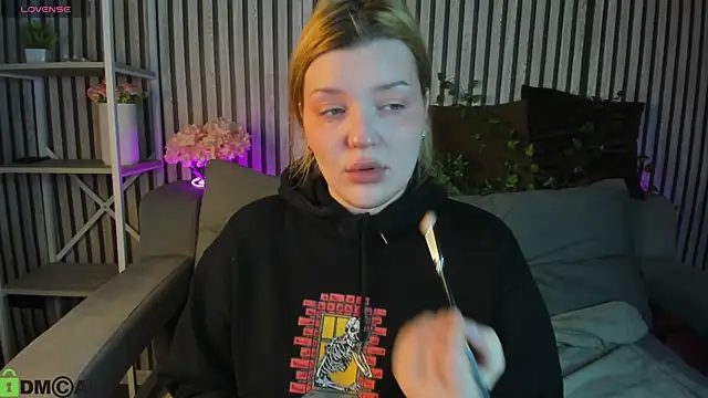 Michele Greenn online show from 04-14-26, 01:10