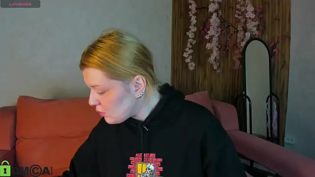 Michele Greenn online show from 03-25-26, 01:06