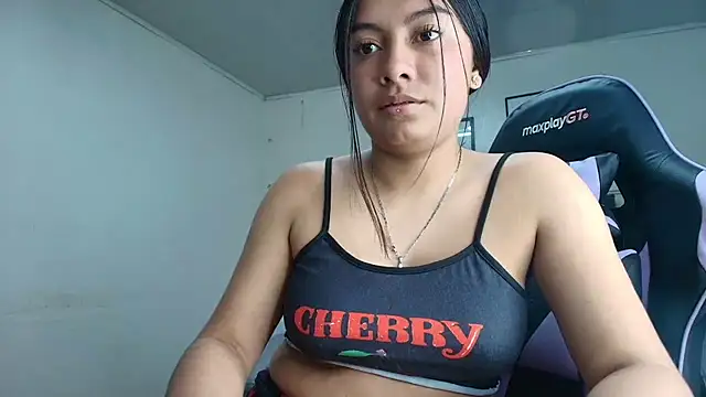 Snapshot of Janne_ chatting on 07-10-26, 04:34 Janne online show from 07-10-26, 04:34