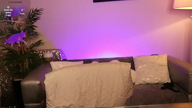 NovaHollisx online show from 10-01-25, 09:25