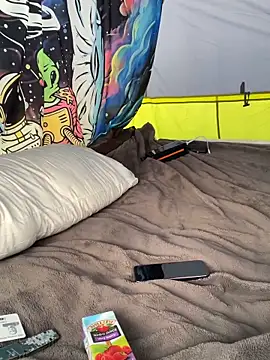 Snapshot of BIGxRED chatting on 10-30-25, 04:15 BIGxRED online show from 10-30-25, 04:15