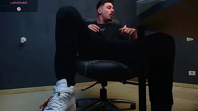 EnzoRace online show from 10-18-25, 04:25