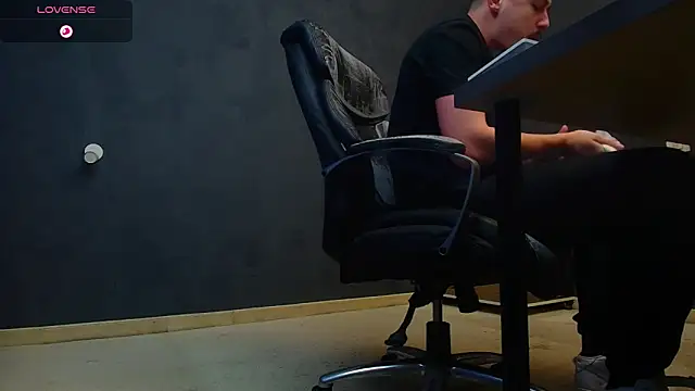 EnzoRace online show from 10-22-25, 04:45