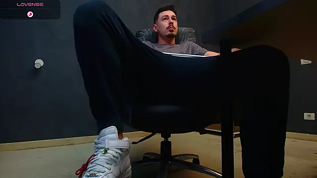 EnzoRace online show from 10-17-25, 05:22