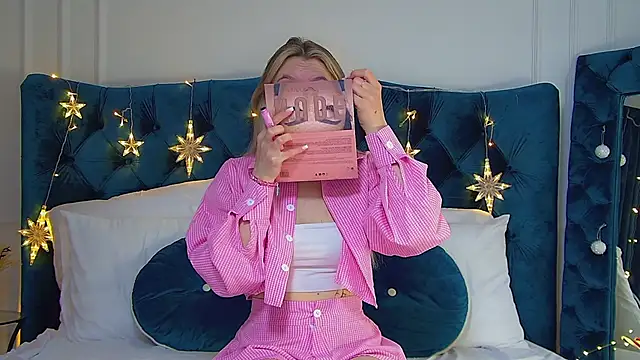 StacyEvances online show from 11-30-25, 06:19