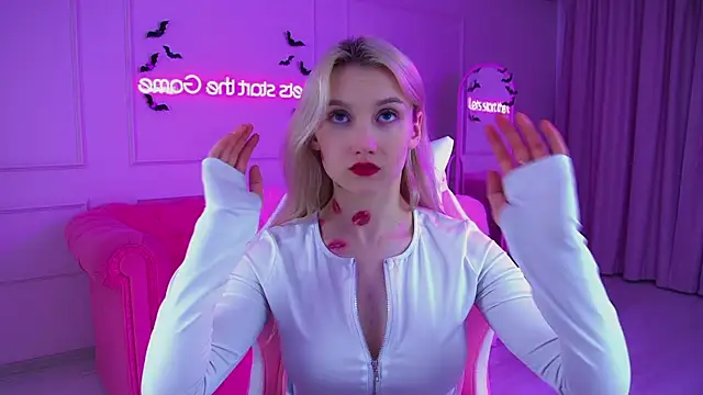 StacyEvances online show from 10-25-25, 06:19