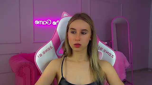 VictoriaHopsons online show from 11-22-25, 06:12