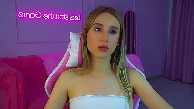 VictoriaHopsons online show from 11-16-25, 06:07