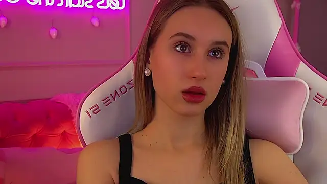 VictoriaHopsons online show from 12-15-25, 06:47