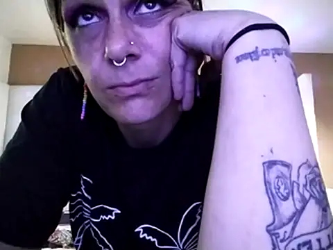 Snapshot of SparklesB1tch chatting on 05-18-26, 08:24 SparklesB1tch online show from 05-18-26, 08:24