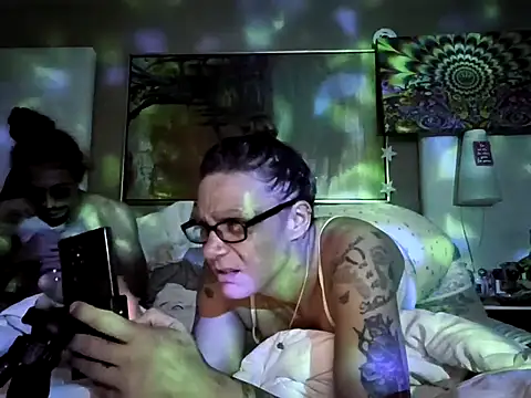 SparklesB1tch online show from 04-09-26, 12:00