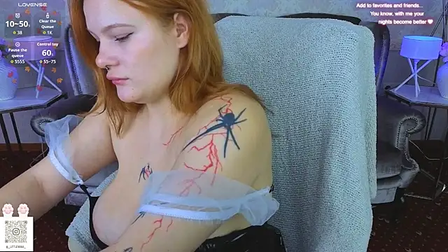 Clumsy Nana online show from 10-28-25, 07:46