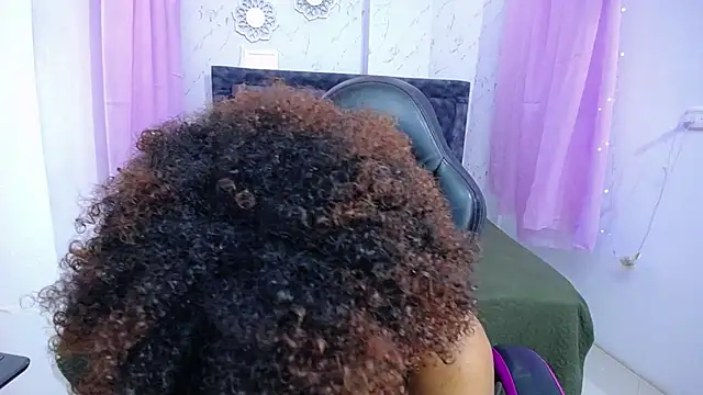 mia  thomson  online show from 10-05-25, 12:51