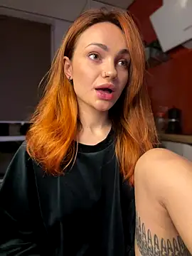 SaraLow online show from 10-24-25, 01:04