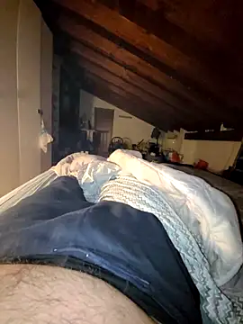 Snapshot of giova17cm chatting on 10-24-25, 09:03 giova17cm online show from 10-24-25, 09:03