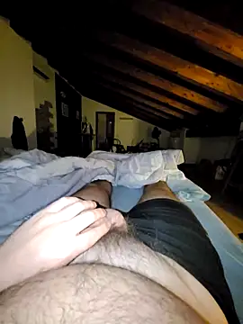 Snapshot of giova17cm chatting on 10-21-25, 08:41 giova17cm online show from 10-21-25, 08:41