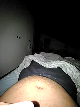 Snapshot of giova17cm chatting on 10-23-25, 08:51 giova17cm online show from 10-23-25, 08:51