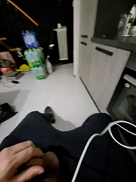 Snapshot of giova17cm chatting on 11-19-25, 11:05 giova17cm online show from 11-19-25, 11:05