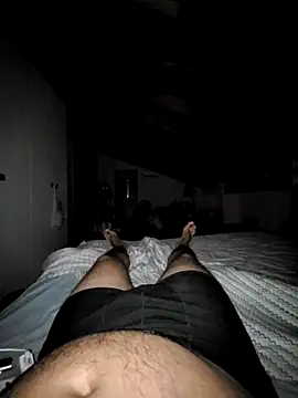 Snapshot of giova17cm chatting on 10-27-25, 10:00 giova17cm online show from 10-27-25, 10:00