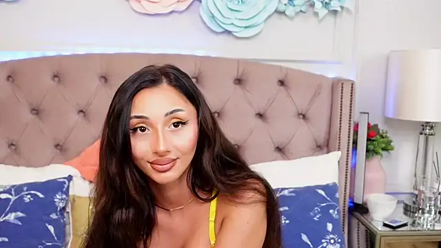 Snapshot of JenniferLovve chatting on 05-15-26, 04:32 JenniferLovve online show from 05-15-26, 04:32