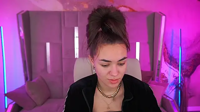 EricaSin online show from 10-19-25, 06:05