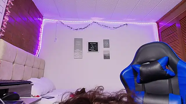 dulce mariaa    online show from 09-11-25, 11:43