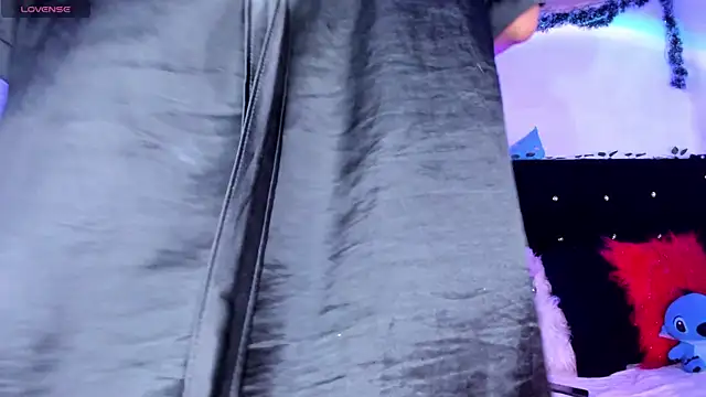 Cooperrosscute233 online show from 12-14-25, 12:17