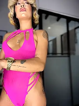 Snapshot of MystiqueXXX chatting on 02-25-26, 01:22 MystiqueXXX online show from 02-25-26, 01:22