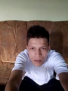 Snapshot of elinnki chatting on 10-25-25, 05:57 elinnki online show from 10-25-25, 05:57