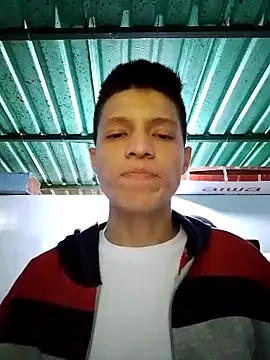 Snapshot of elinnki chatting on 11-29-25, 06:52 elinnki online show from 11-29-25, 06:52