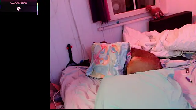 Snapshot of Kinkybooby chatting on 02-10-26, 10:31 Kinkybooby online show from 02-10-26, 10:31