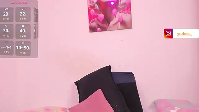 Snapshot of Brandy_brown_ chatting on 06-01-26, 11:59 Brandy brown online show from 06-01-26, 11:59