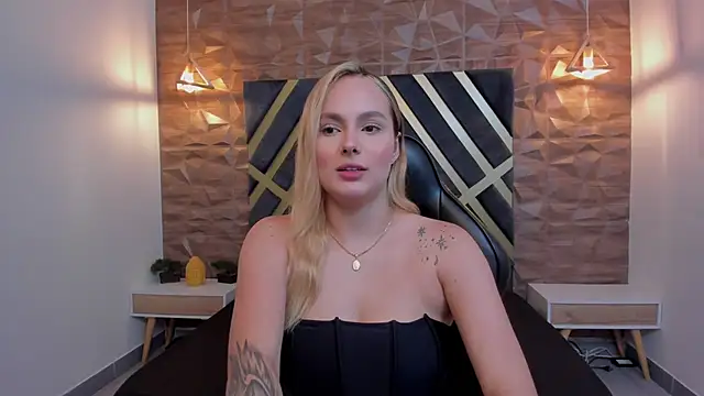 Snapshot of Emmaa_white_ chatting on 12-18-25, 05:17 Emmaa white online show from 12-18-25, 05:17