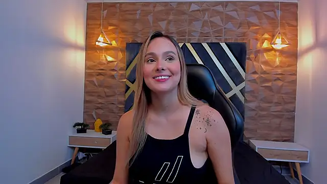 Snapshot of Emmaa_white_ chatting on 11-10-25, 05:18 Emmaa white online show from 11-10-25, 05:18