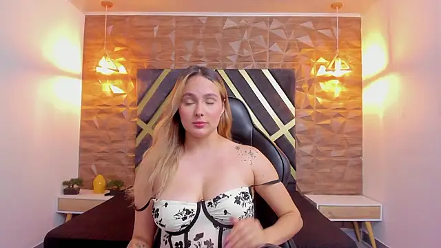 Emmaa white  online show from 03-18-26, 05:25