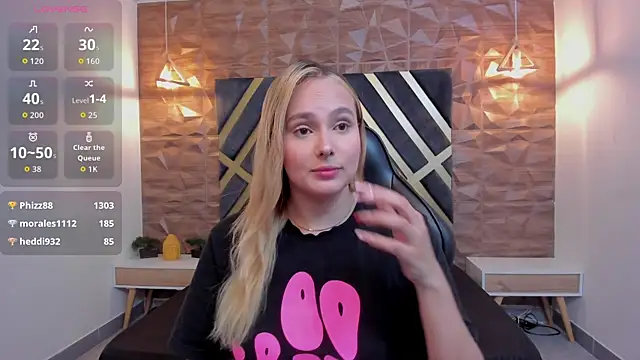 Snapshot of Emmaa_white_ chatting on 12-19-25, 05:32 Emmaa white online show from 12-19-25, 05:32